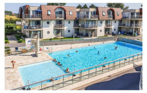 Stunning apartment in Bredene with Outdoor swimming pool, Heated swimming pool and 2 Bedrooms